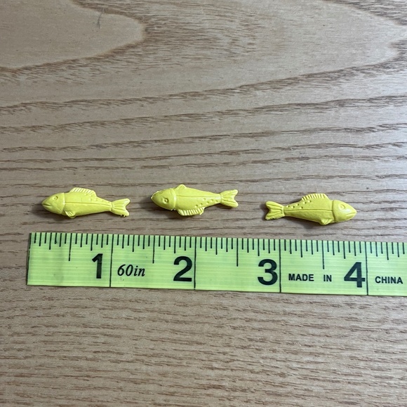 Lil Woodzeez Hopin Farmers Market Replacement  3 Yellow Fish Calico Critters Set - Picture 2 of 2